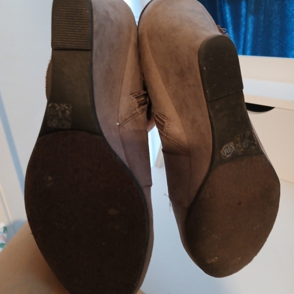 Boots - Picture 2 of 2